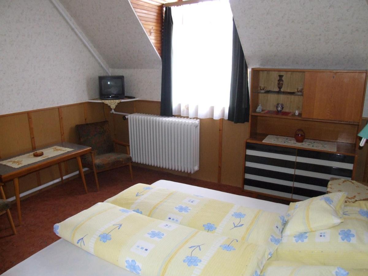 Revesz Vendeghaz Hotell Harkány Rom bilde