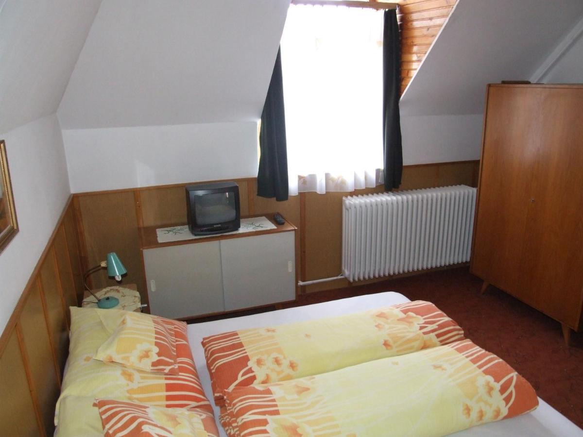Revesz Vendeghaz Hotell Harkány Rom bilde