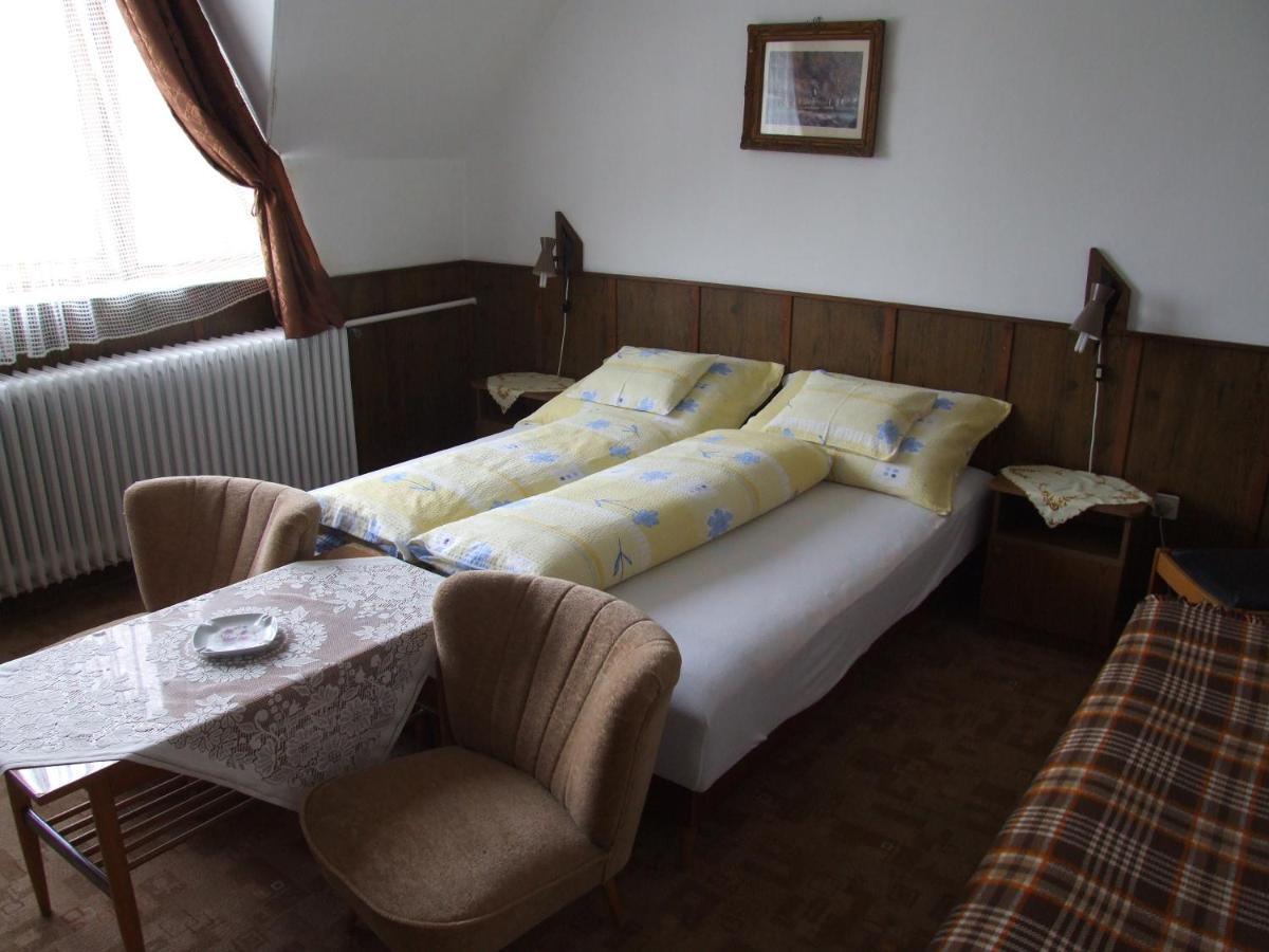 Revesz Vendeghaz Hotell Harkány Rom bilde
