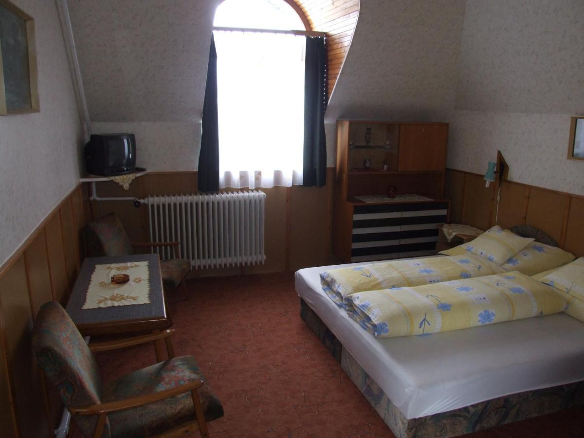 Revesz Vendeghaz Hotell Harkány Rom bilde
