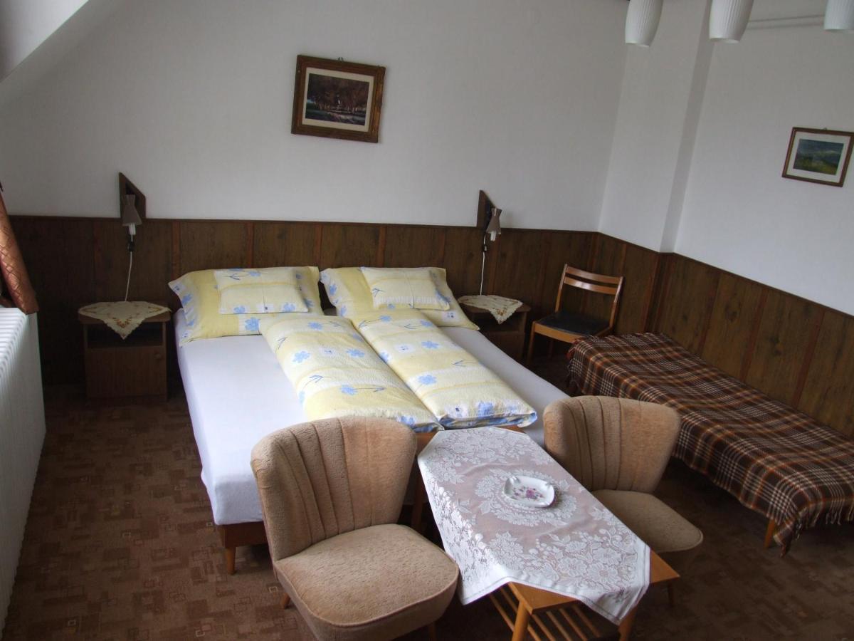Revesz Vendeghaz Hotell Harkány Rom bilde