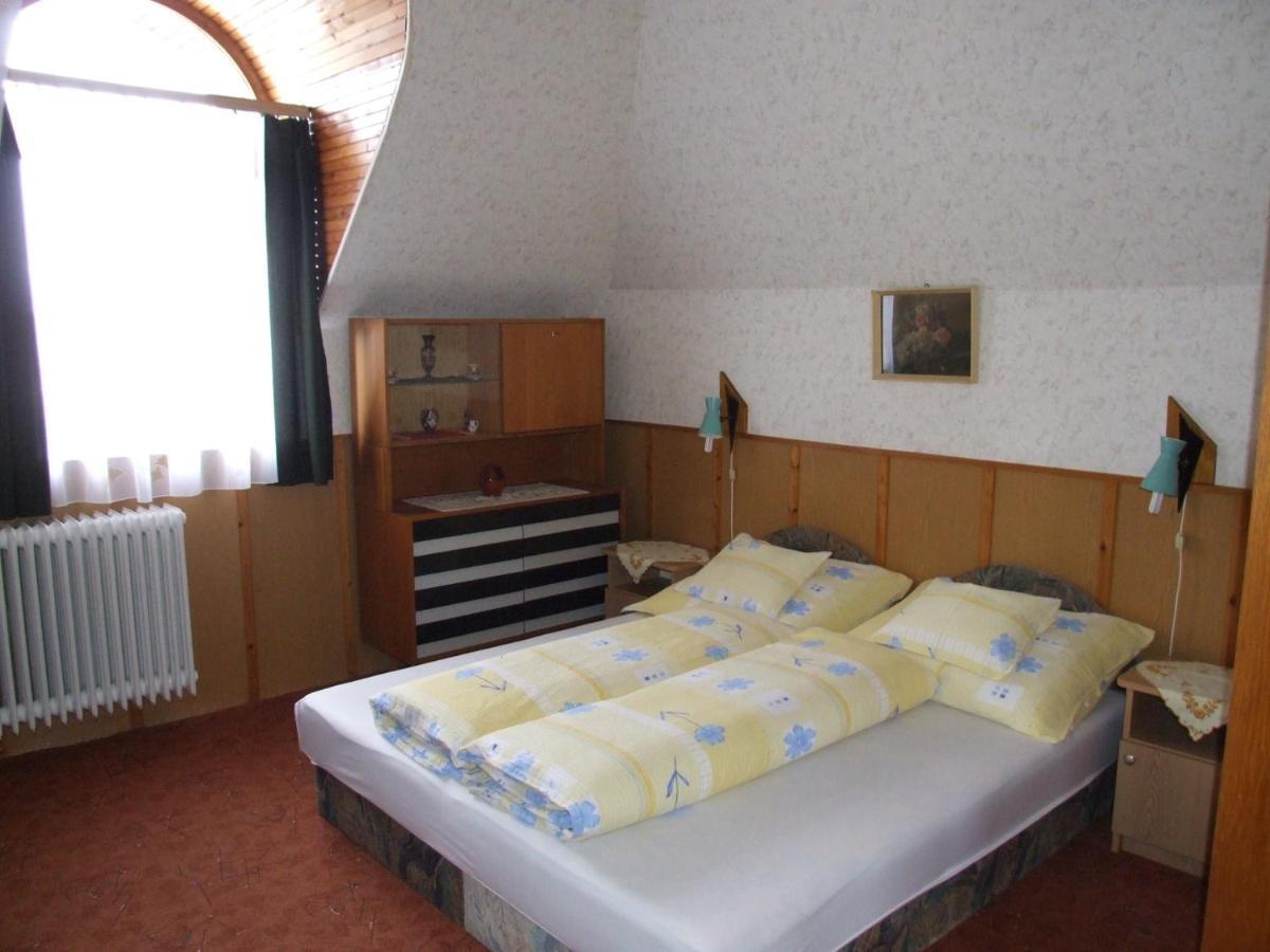 Revesz Vendeghaz Hotell Harkány Rom bilde